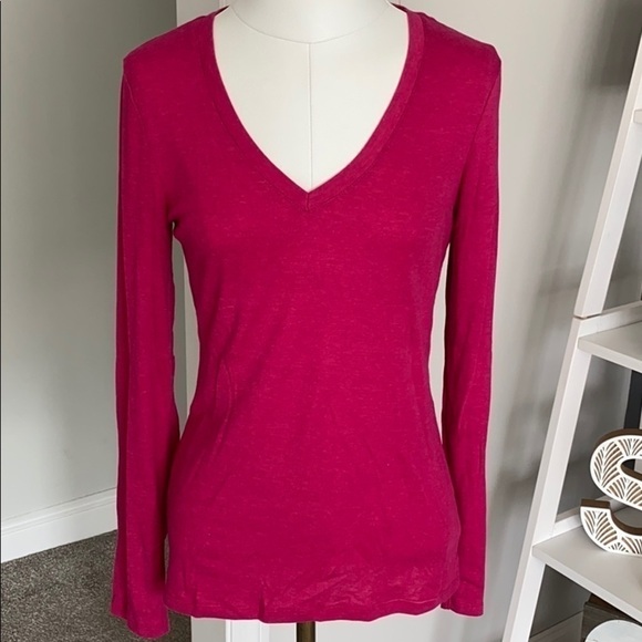 𝅺v Neck Long Sleeve - Picture 1 of 3